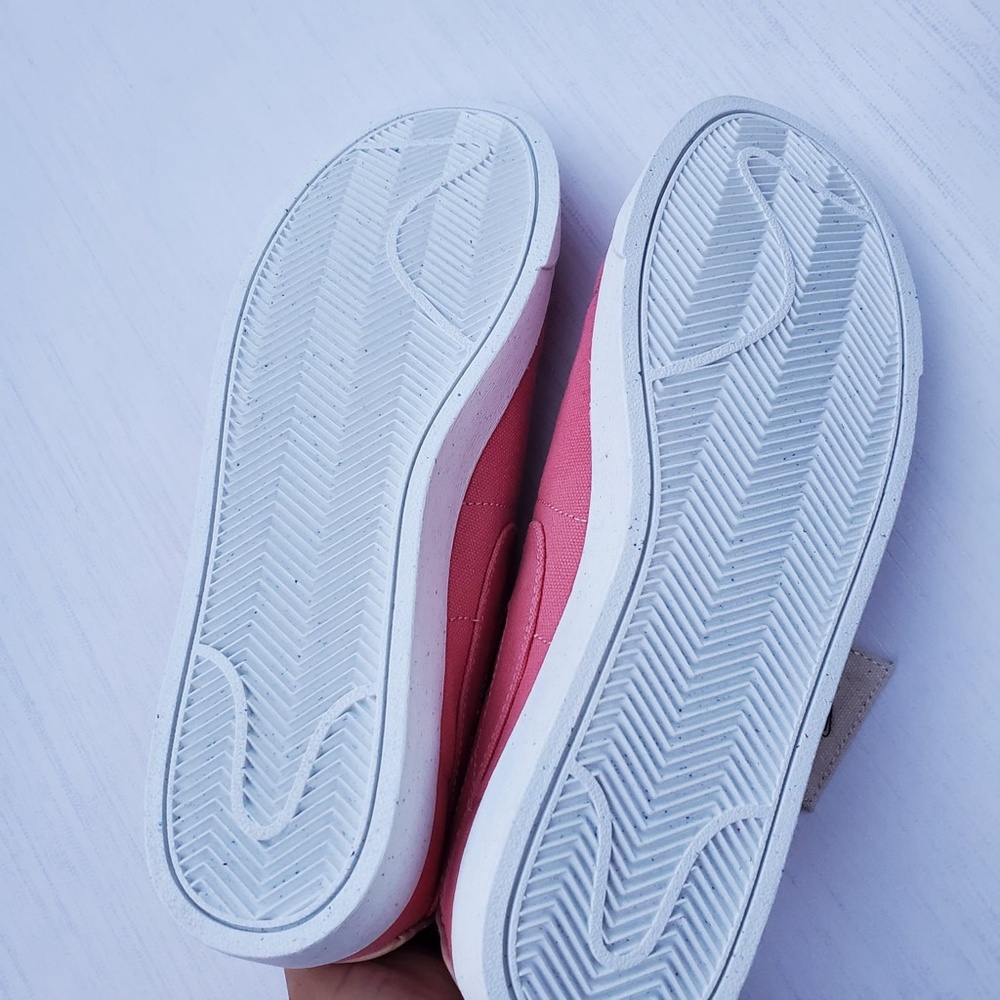 WOMEN'S NIKE BLAZER LOW LX CASUAL SHOES - Picture 8 of 10